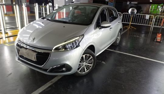 Peugeot • 208