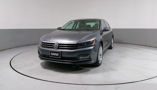 Volkswagen • Passat