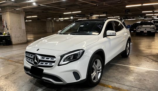 Mercedes Benz • Clase GLA