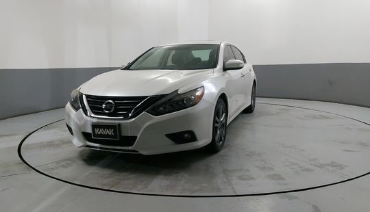 Nissan • Altima