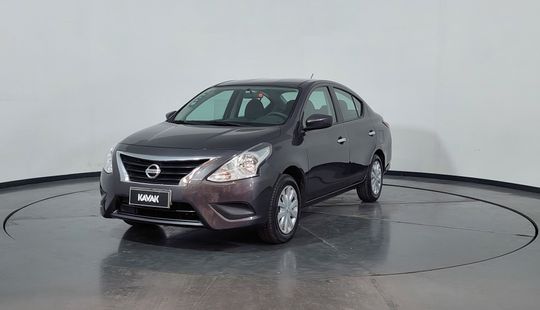 Nissan • Versa