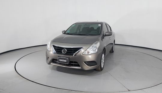 Nissan • Versa