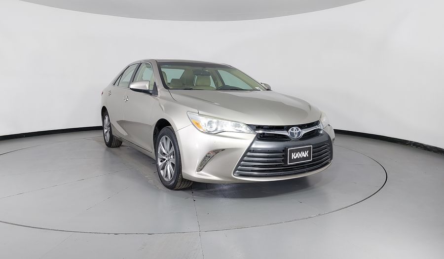 Toyota Camry 2.5 XLE L4 AT Sedan 2017