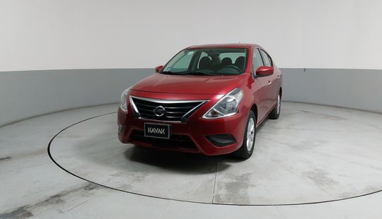 Nissan • Versa