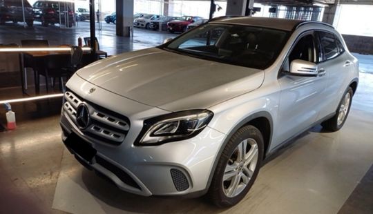 Mercedes Benz • Clase GLA