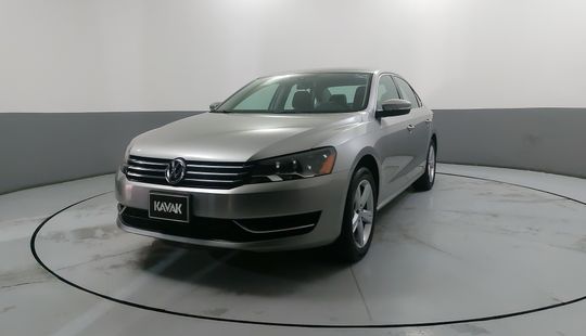 Volkswagen • Passat