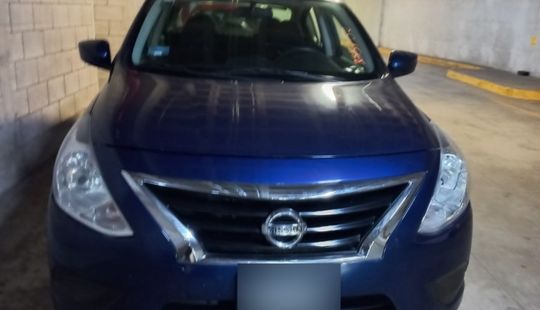 Nissan • Versa