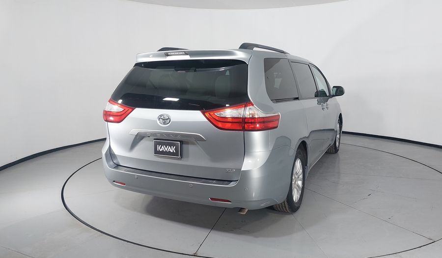 Toyota Sienna 3.5 XLE AT Minivan 2015