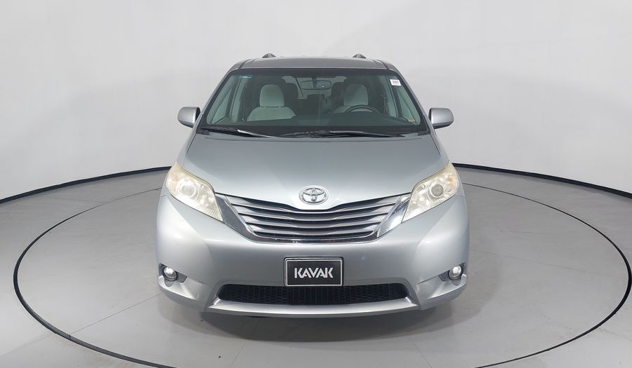 Toyota Sienna 3.5 XLE AT Minivan 2015