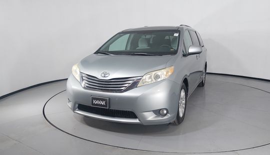 Toyota • Sienna