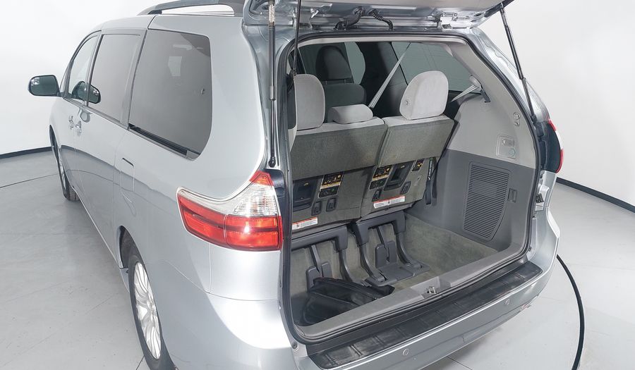 Toyota Sienna 3.5 XLE AT Minivan 2015