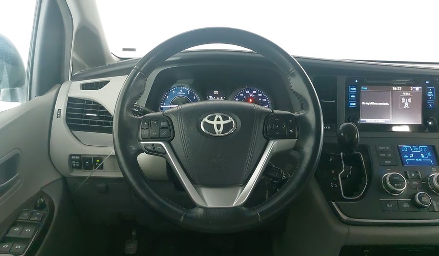 Toyota Sienna 3.5 XLE AT Minivan 2015