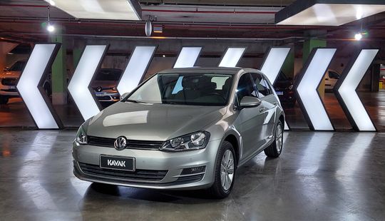 Volkswagen • Golf