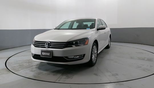 Volkswagen • Passat