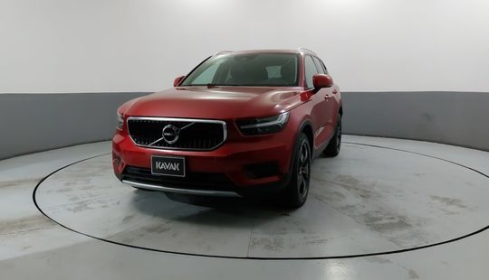 Volvo • XC40