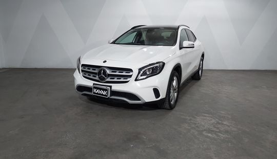 Mercedes Benz • Clase GLA