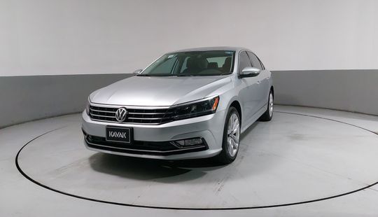 Volkswagen • Passat