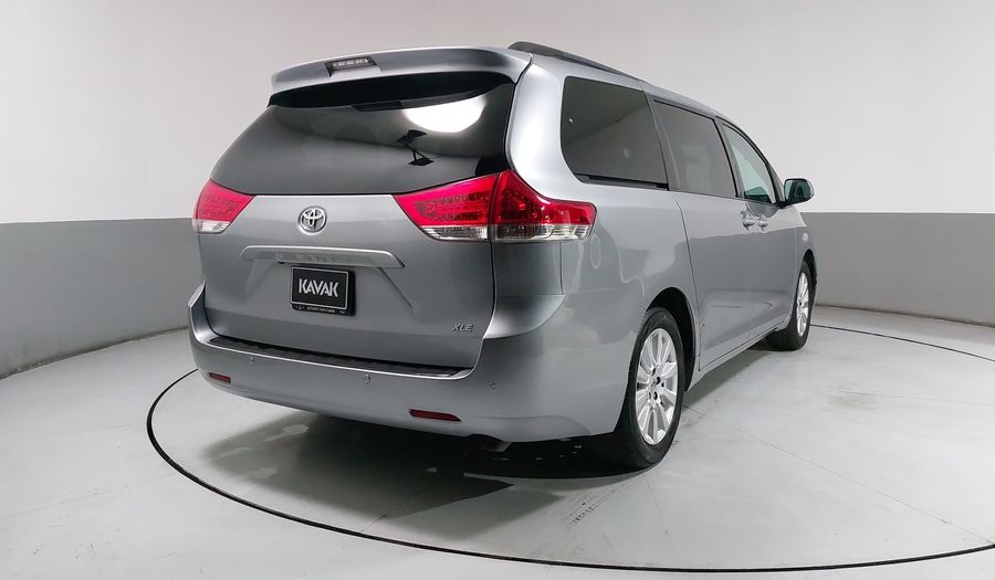 Toyota Sienna 3.5 XLE PIEL AT Minivan 2011