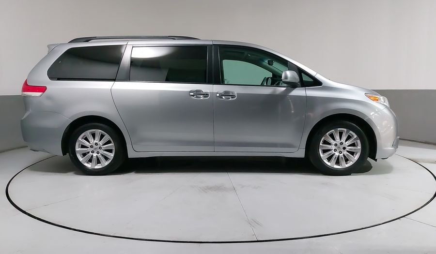 Toyota Sienna 3.5 XLE PIEL AT Minivan 2011