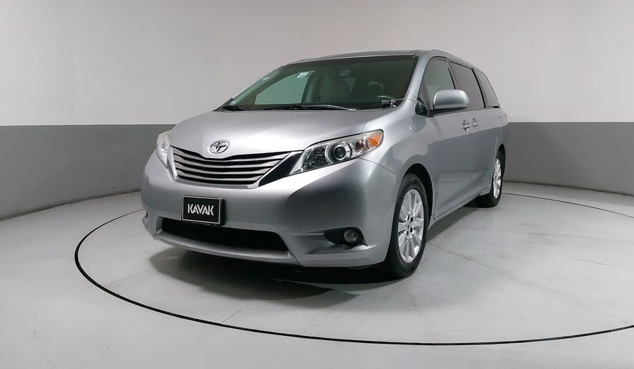 Toyota Sienna 3.5 XLE PIEL AT Minivan 2011