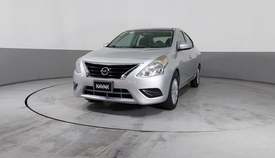 Nissan • Versa