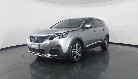 Peugeot • 5008