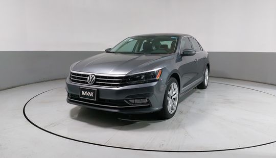 Volkswagen • Passat