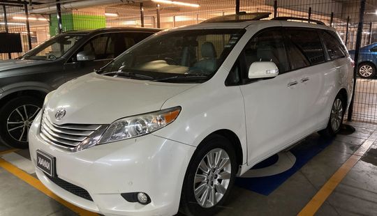 Toyota • Sienna