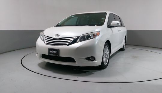 Toyota • Sienna