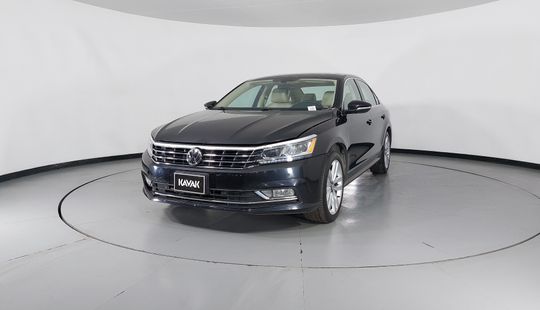 Volkswagen • Passat