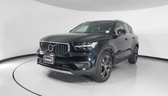 Volvo • XC40