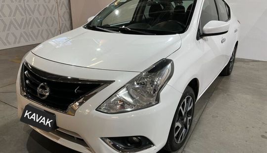 Nissan • Versa