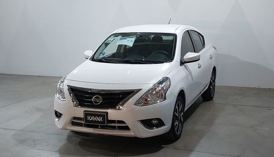 Nissan • Versa