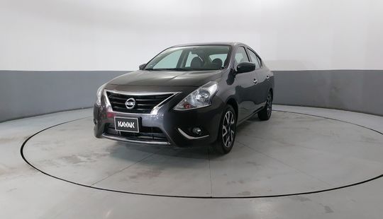 Nissan • Versa