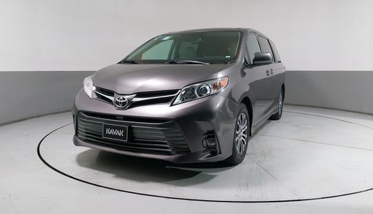 Toyota • Sienna