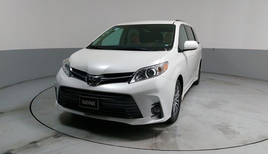 Toyota • Sienna