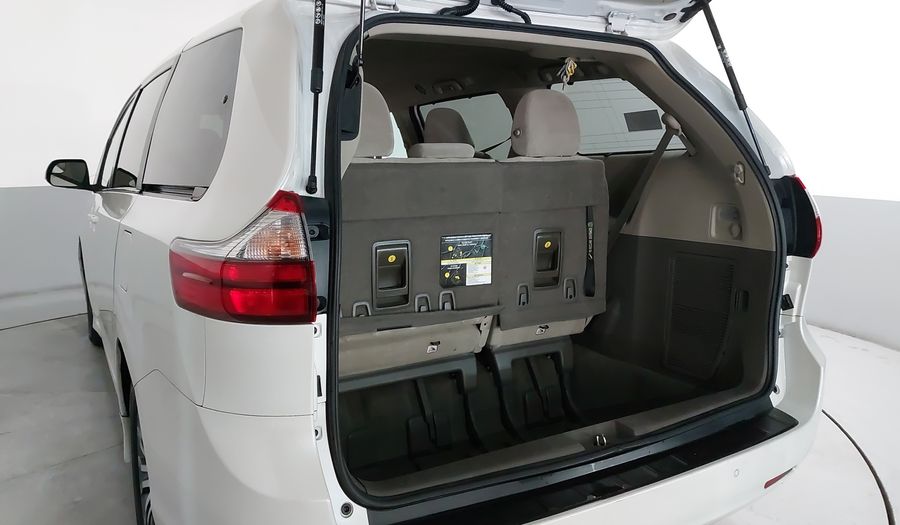 Toyota Sienna 3.5 XLE AUTO Minivan 2020