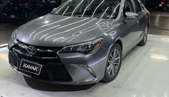 Toyota • Camry