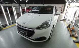 Peugeot • 208