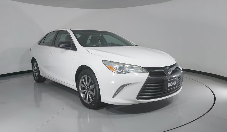 Toyota Camry 2.5 LE 6AT Sedan 2016