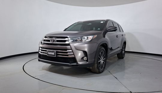 Toyota • Highlander