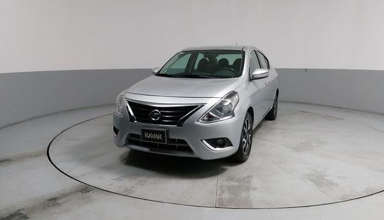 Nissan • Versa