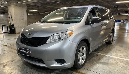 Toyota • Sienna