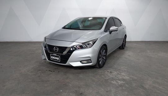 Nissan • Versa