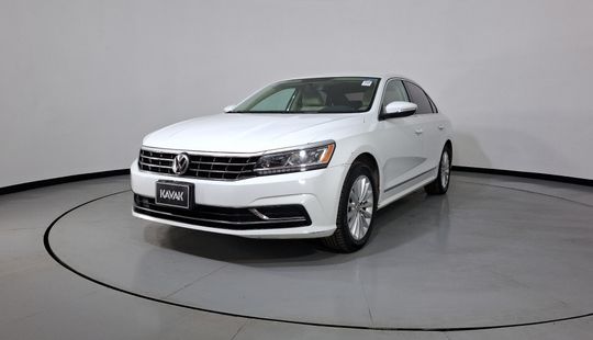 Volkswagen • Passat