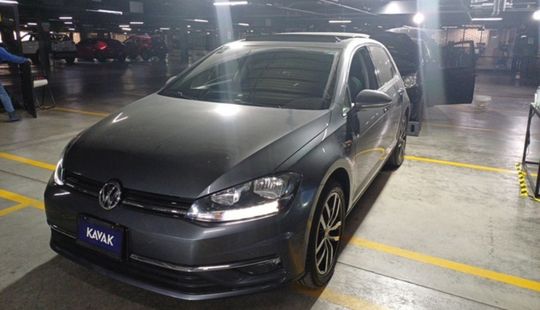 Volkswagen • Golf