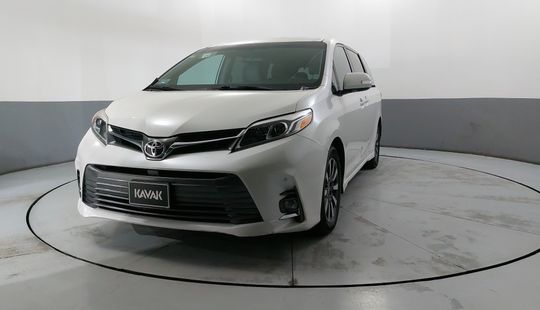 Toyota • Sienna