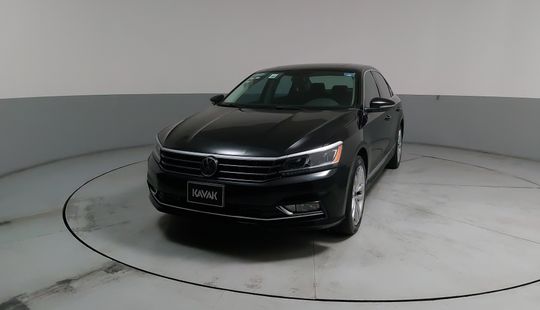 Volkswagen • Passat