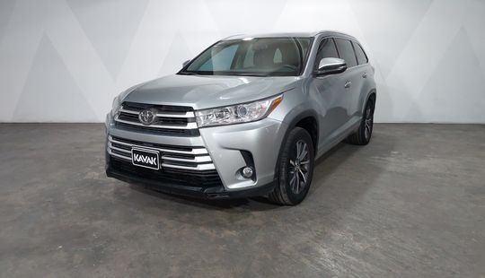 Toyota • Highlander