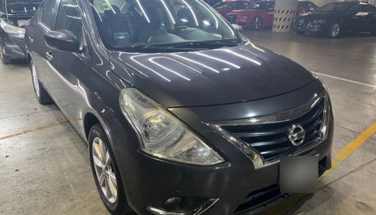 Nissan • Versa